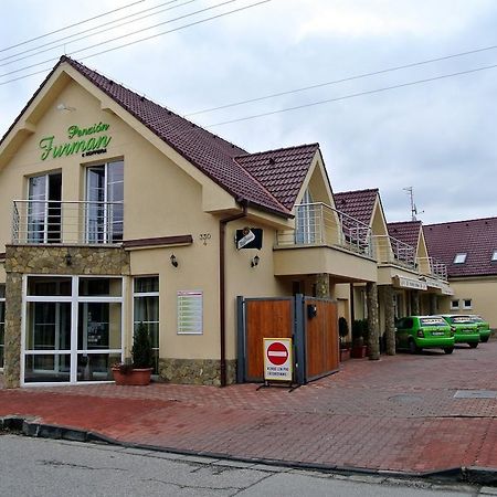 Penzion Furman U Hoffera Vráble Екстериор снимка